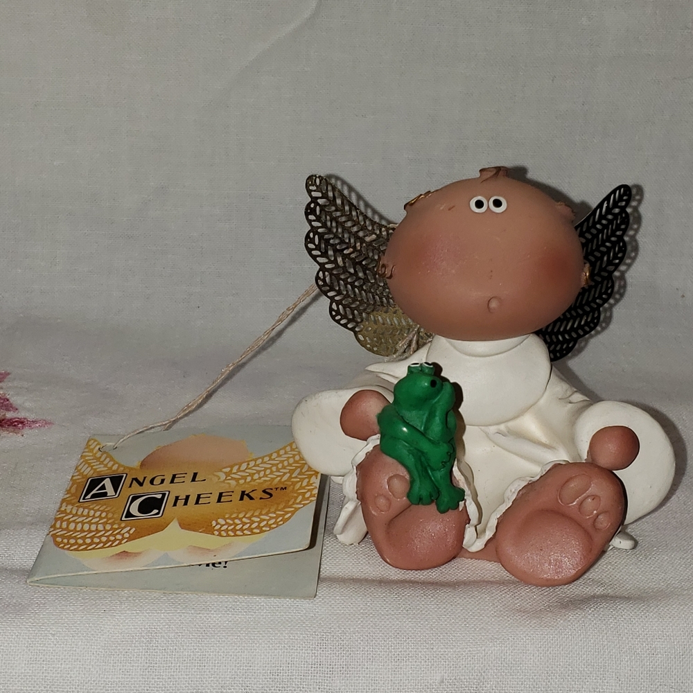Vintage 2001 Kirks Kritters/Russ Angel Cheeks Figurine with Frog Guardian Angel